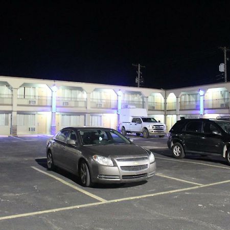 Hutchinson Inn Exterior photo