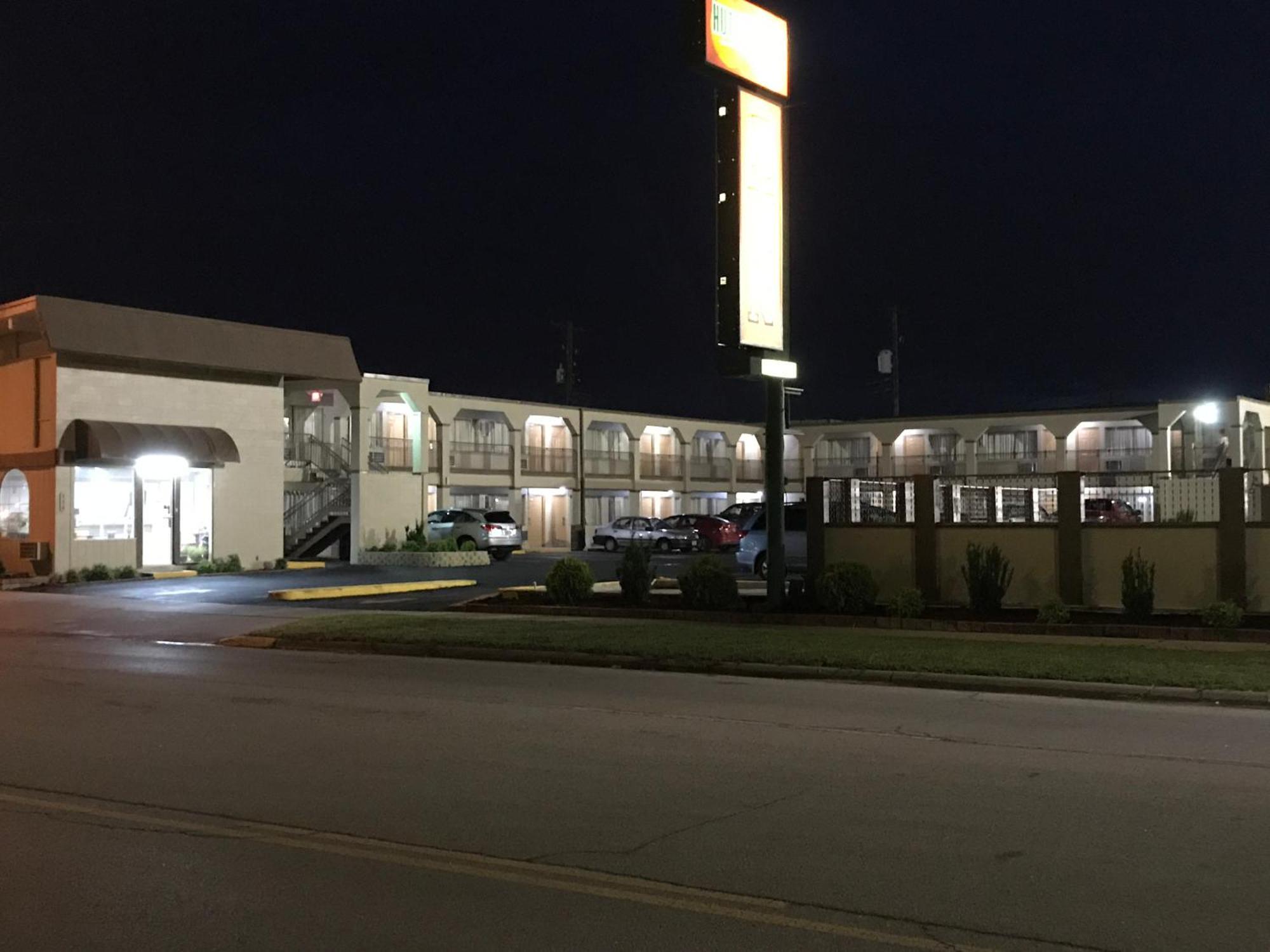 Hutchinson Inn Exterior photo