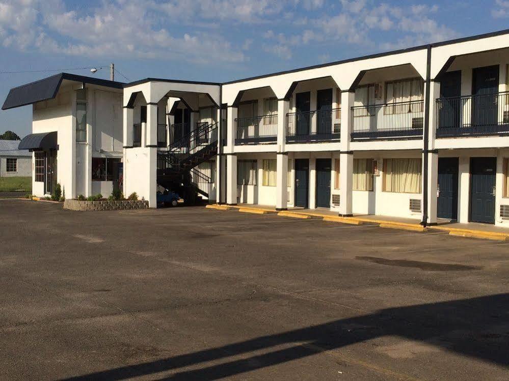 Hutchinson Inn Exterior photo