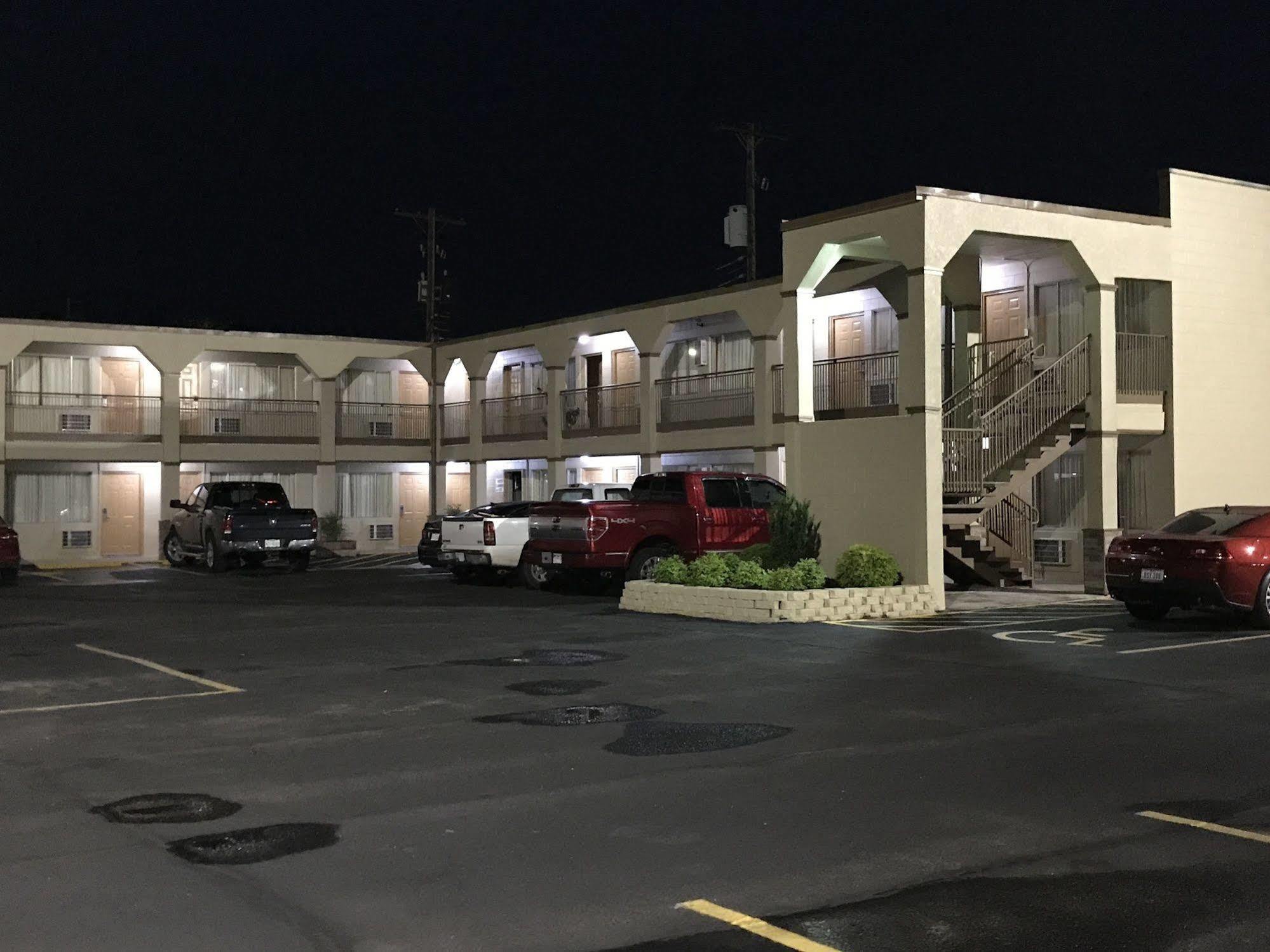 Hutchinson Inn Exterior photo