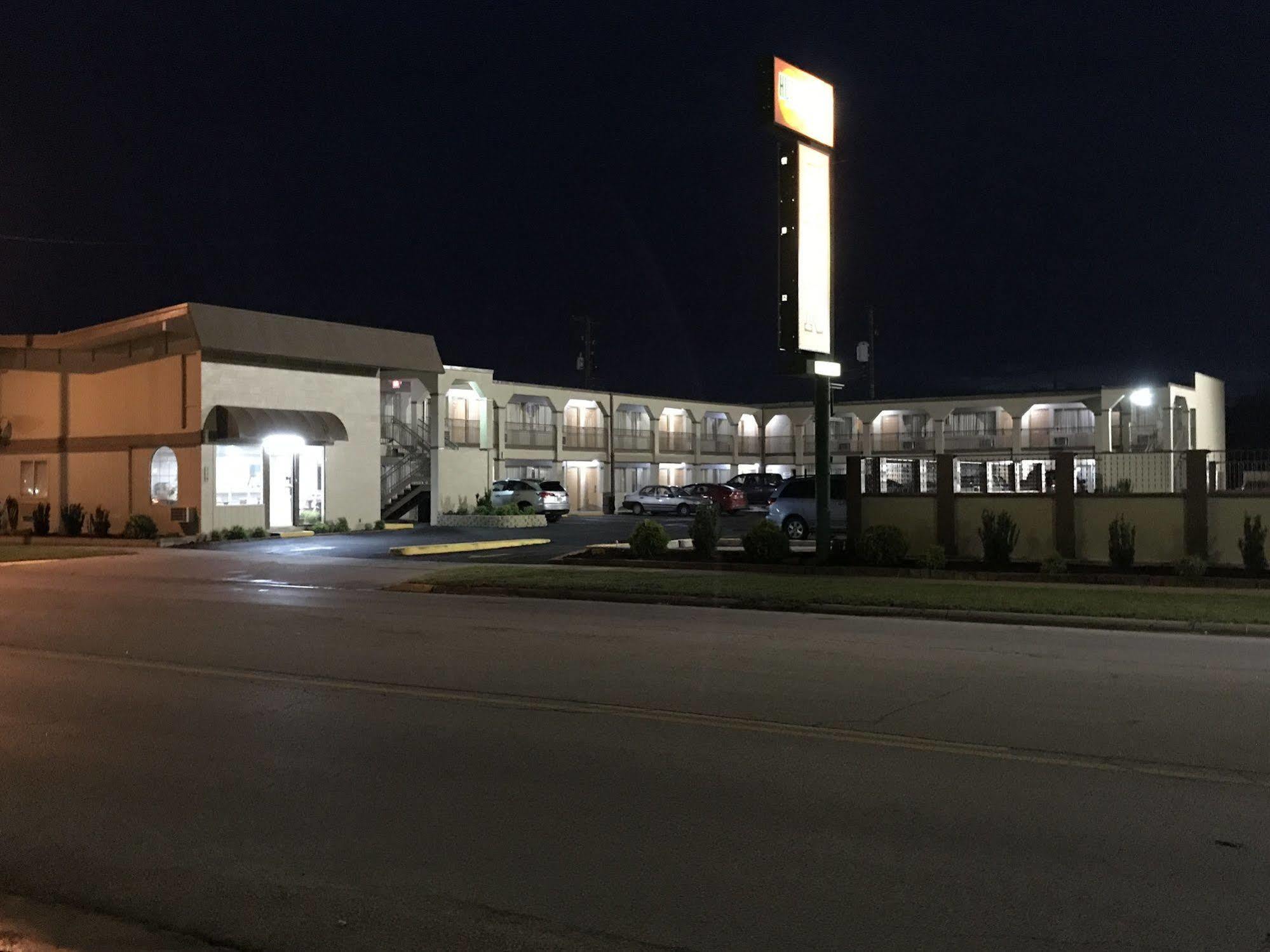 Hutchinson Inn Exterior photo