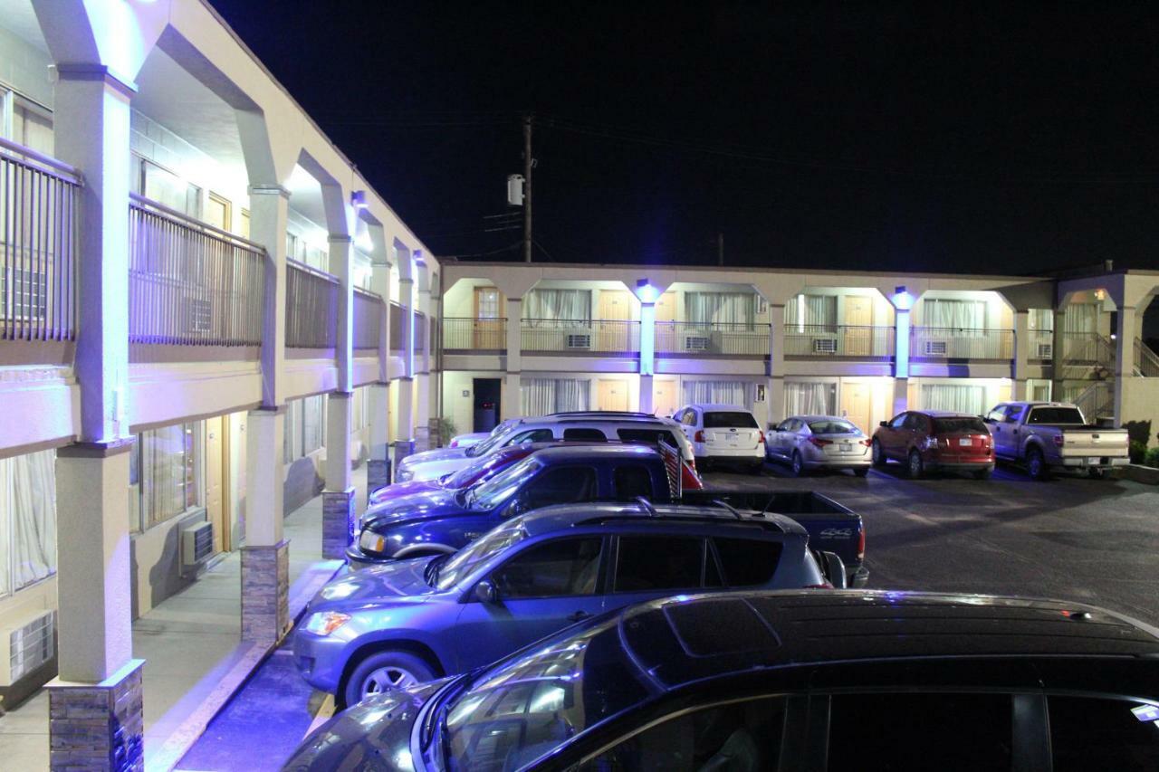 Hutchinson Inn Exterior photo